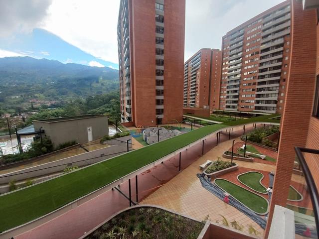Fotos de EL ESCOBERO CERCA A CITY PLAZA
