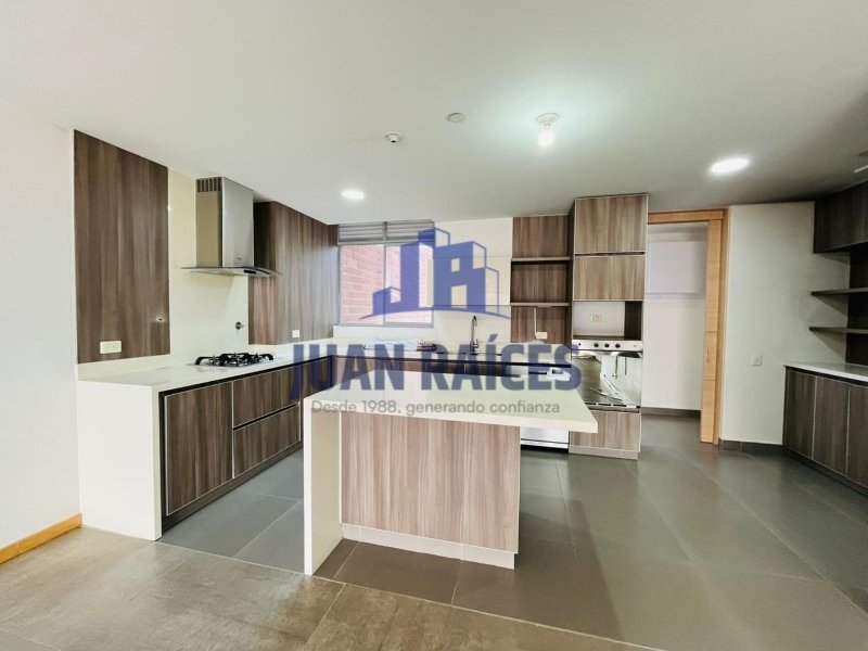 Apartamento en Arriendo en Loma de Las Brujas Cod 7014